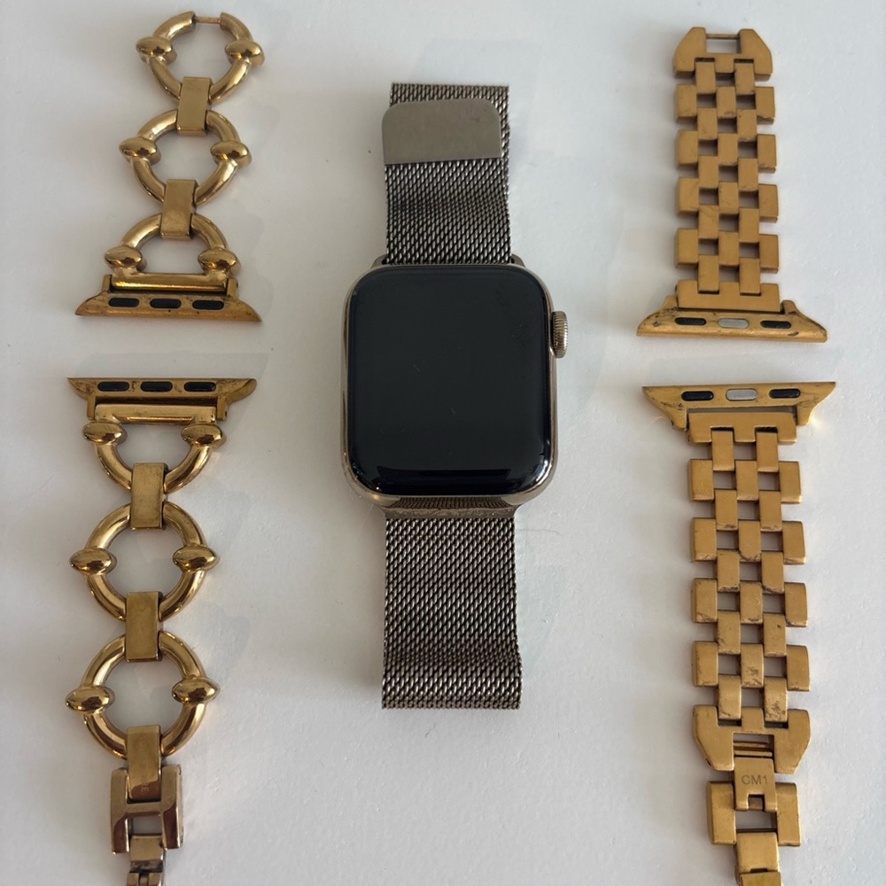Apple Watch Series 6 - 40 mm - Gold Stainless Steel